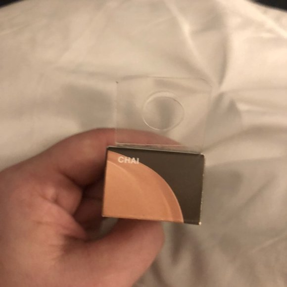 Becca Ultimate Coverage Concealer - Picture 5 of 5